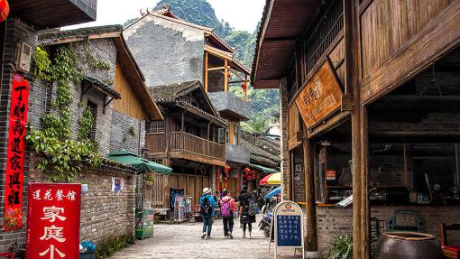陈奕迅深圳独自坐地铁似路人,乘客低头玩手机无人理,遭嘲已过气